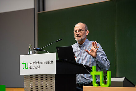 Prof. Lee while his lecture